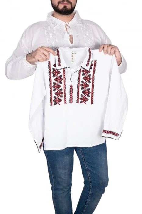 Ie traditionala baieti Sandu