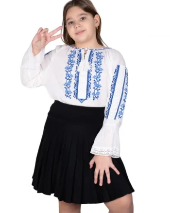 Ie traditionala fetite Antonia 2