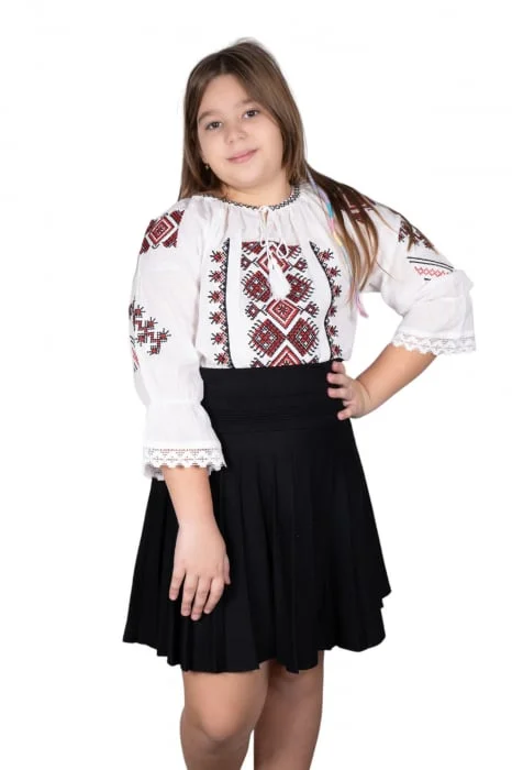 Ie traditionala fetite Rita 4