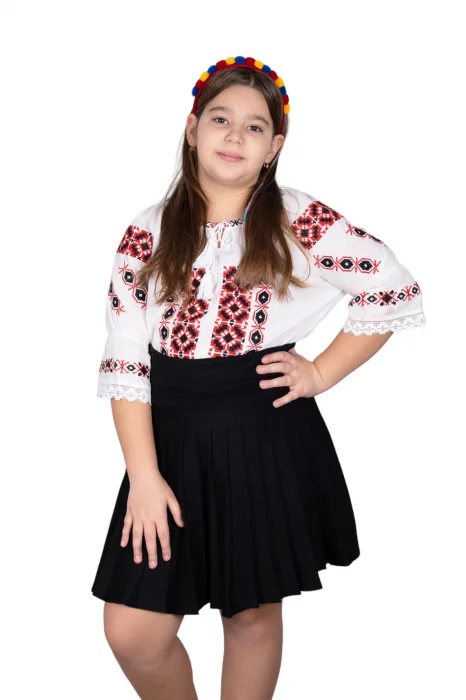Ie traditionala fetite Anisa