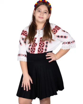 Ie traditionala fetite Anisa