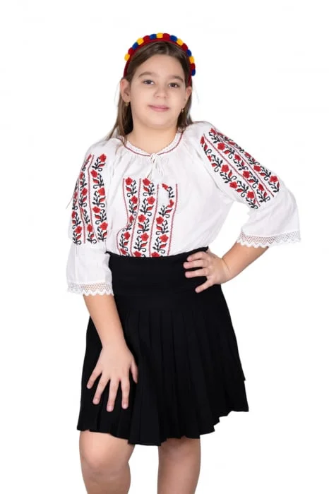 Ie traditionala fetite Jamila