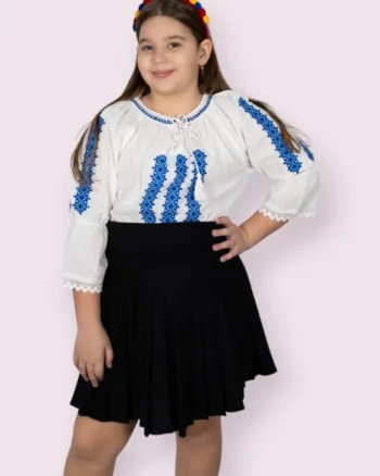Ie traditionala fetite Silvia