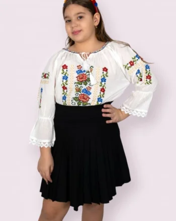 Ie traditionala fetite Rosalinda 3