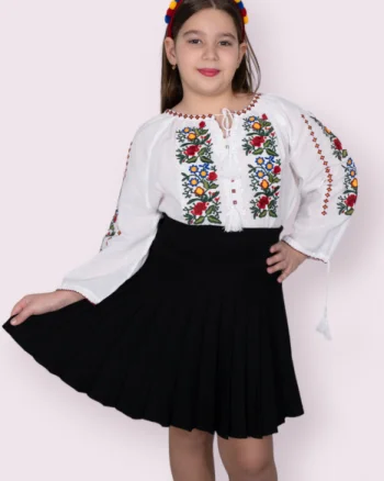 Ie traditionala fetite Roberta