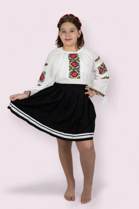 Ie traditionala fetite Eleonora