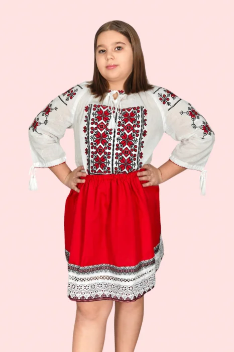 Ie traditionala fetite Iustina