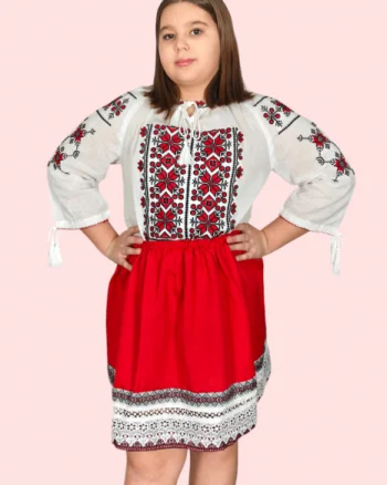 Ie traditionala fetite Iustina