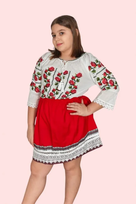 Ie traditionala fetite Selena 2