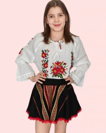 Ie traditionala fetite Jenica