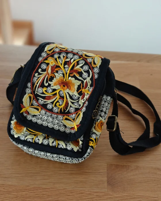 Geanta brodata traditional 14