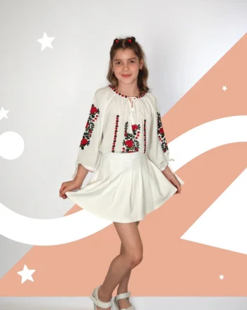 Ie traditionala fetite Eliana