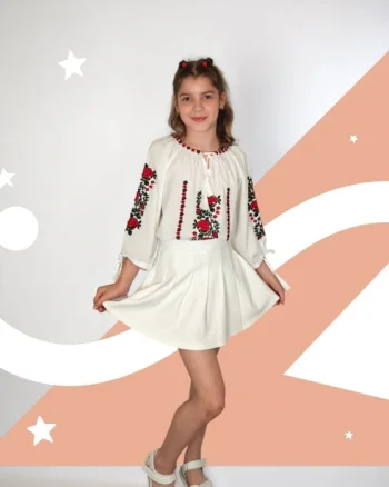 Ie traditionala fetite Eliana