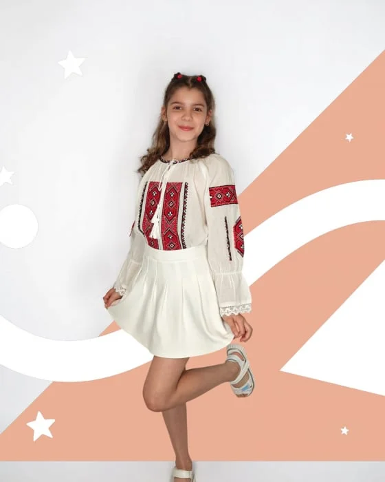 Ie traditionala fetite Mariana 3