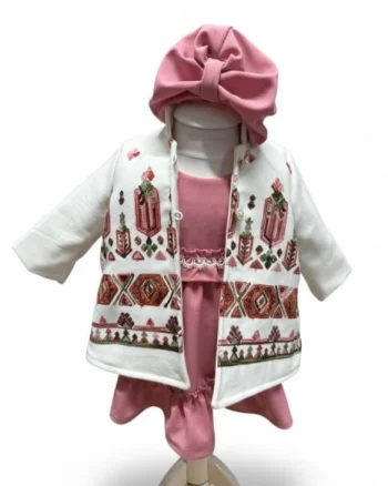Costum fetita stilizat cu motive traditionale 2