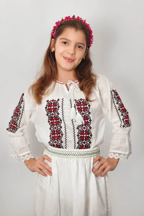 Ie traditionala fetite Olguta 2