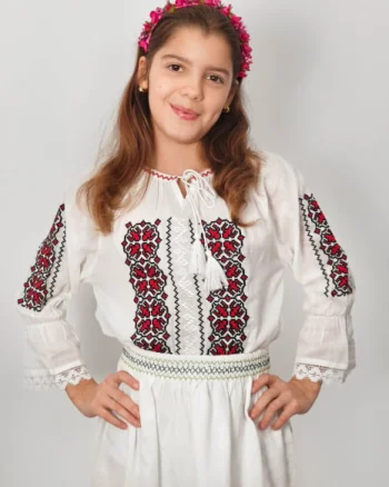 Ie traditionala fetite Olguta 2