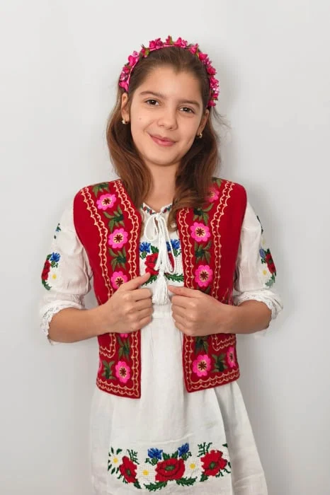 Vesta traditionala fetite Olguta 2