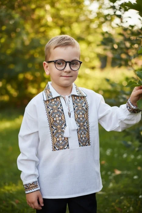 Ie traditionala baieti Luca