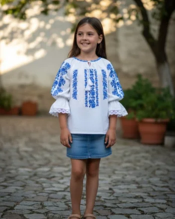 Ie traditionala fetite Steliana 2