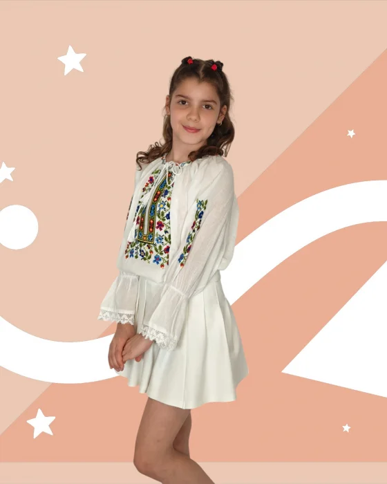 Ie traditionala fetite Silvia 2