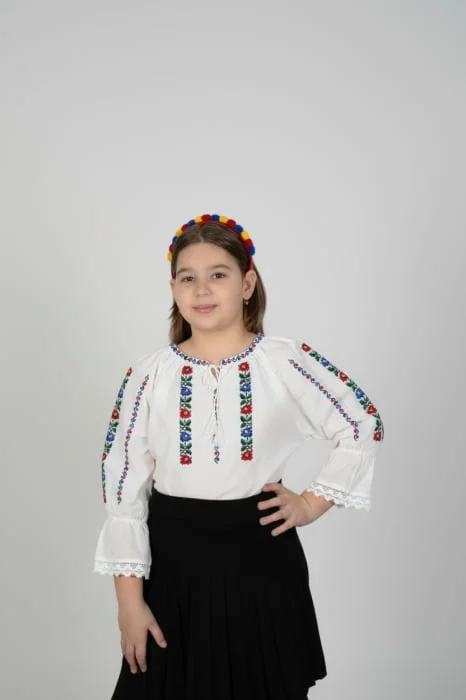 Ie traditionala fetite Rodica 5