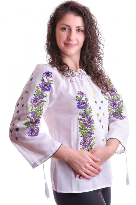 Ie traditionala alba cu motiv floral mov Violeta