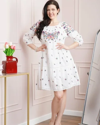 Rochie traditionala evazata alba cu motiv floral multicolor Aurora