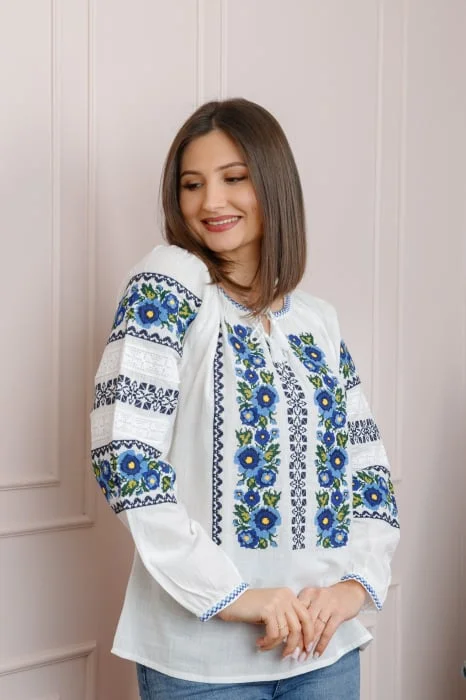 Bluza tip ie alba cu motiv floral albastru Alexandra 01