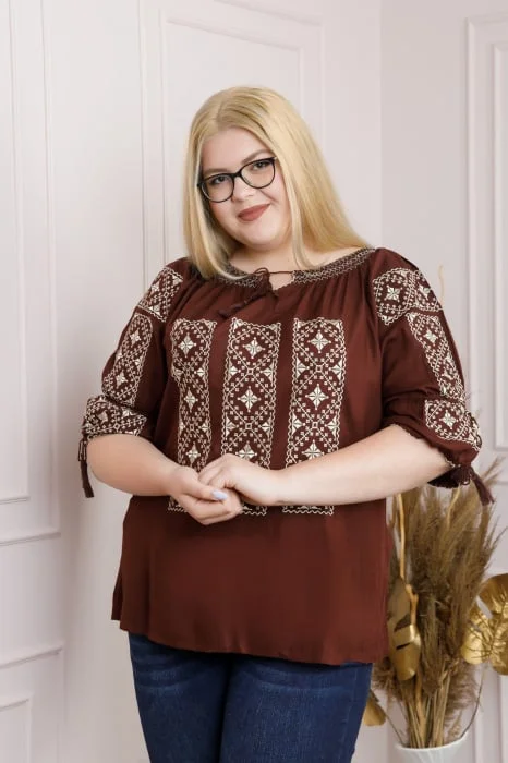 Bluza maro cu motiv geometric auriu Elvira 05