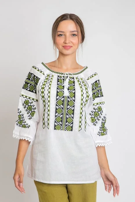 Ie traditionala alba cu motiv geometric verde Nadina