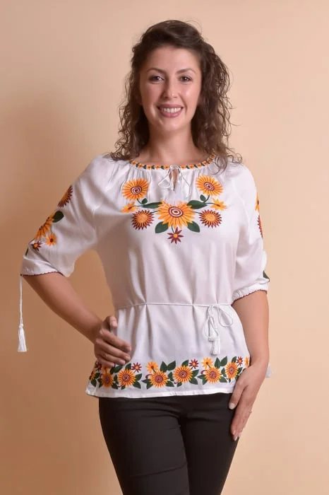 Bluza alba cu motiv floral multicolor Catrinel 05