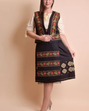 Catrinta traditionala neagra cu broderie florala rosie Maria