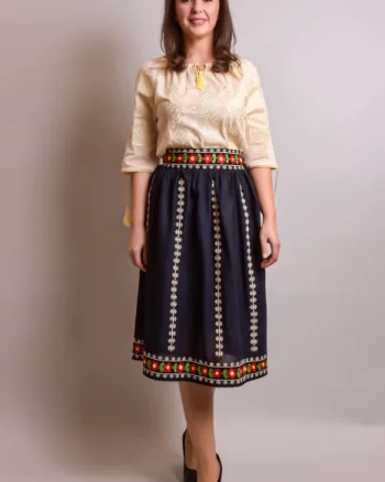 Fusta traditionala neagra cu broderie florala rosie Catalina