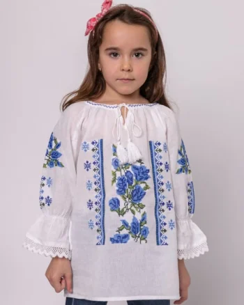 Ie traditionala alba pentru fetite cu motiv floral albastru Nicole