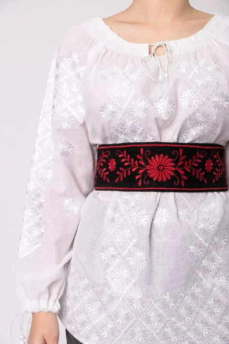 Brau traditional negru cu motiv floral rosu Sofia