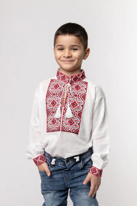 Camasa traditionala de baieti alba cu motiv geometric rosu Fabian 01