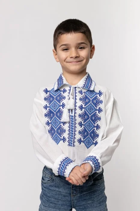 Camasa traditionala de baieti alba cu motiv geometric albastru Raul