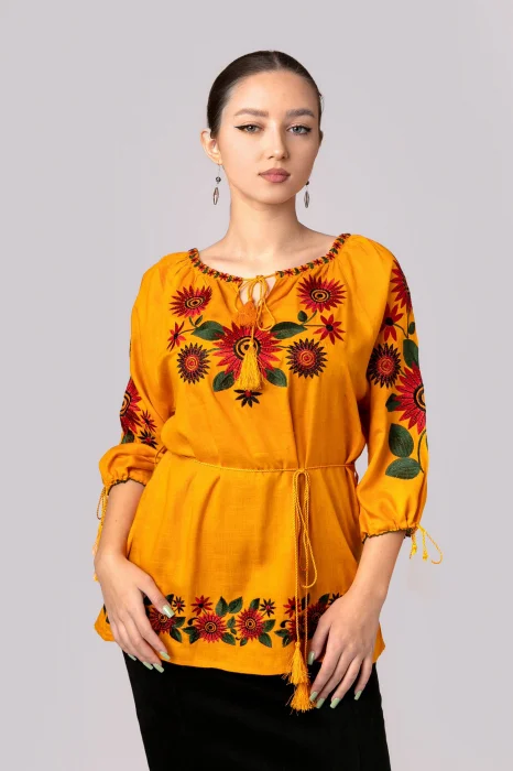 Bluza galbena cu motiv floral rosu Catrinel 02