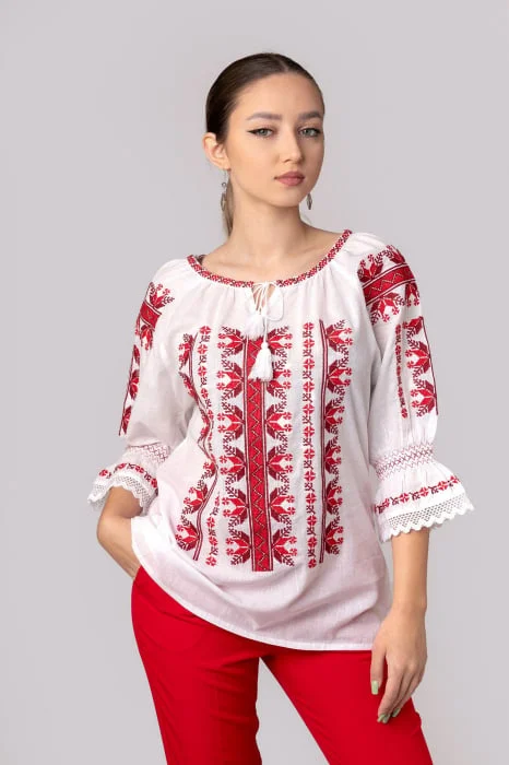Ie traditionala alba cu motiv geometric rosu Despina 02