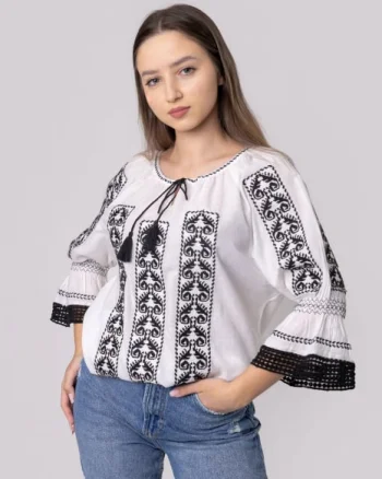 Ie traditionala alba cu motiv geometric negru Alexia