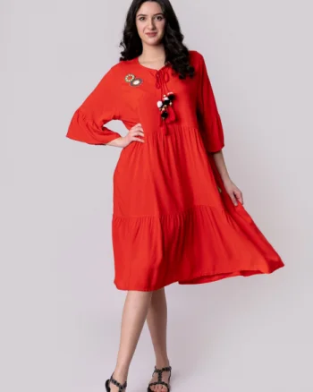 Rochie rosie boho chic cu volane si maneci largi