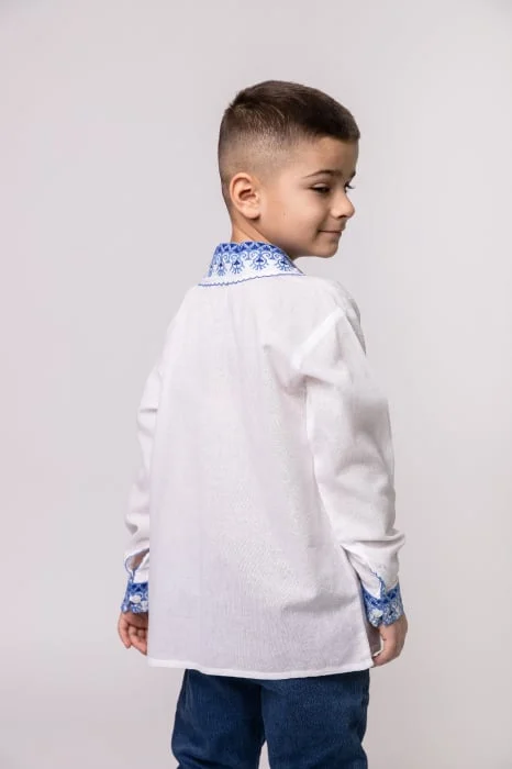 Camasa traditionala de baieti alba cu motiv geometric albastru David 02
