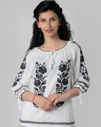 Ie traditionala alba cu motiv floral negru Antoaneta