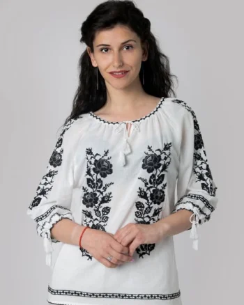 Ie traditionala alba cu motiv floral negru Antoaneta