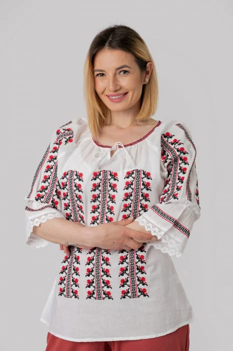Ie traditionala alba cu motiv floral rosu Anais