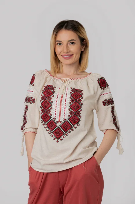 Ie traditionala crem cu motiv geometric rosu Amina