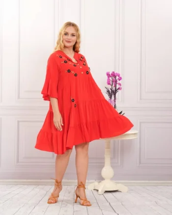 Rochie rosie boho chic cu aplicatie florala cusuta
