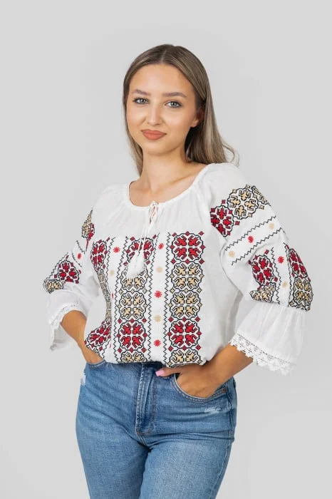 Ie traditionala alba cu motiv floral multicolor Zina