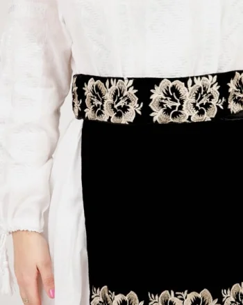 Brau traditional negru cu motiv floral auriu Florenta 01